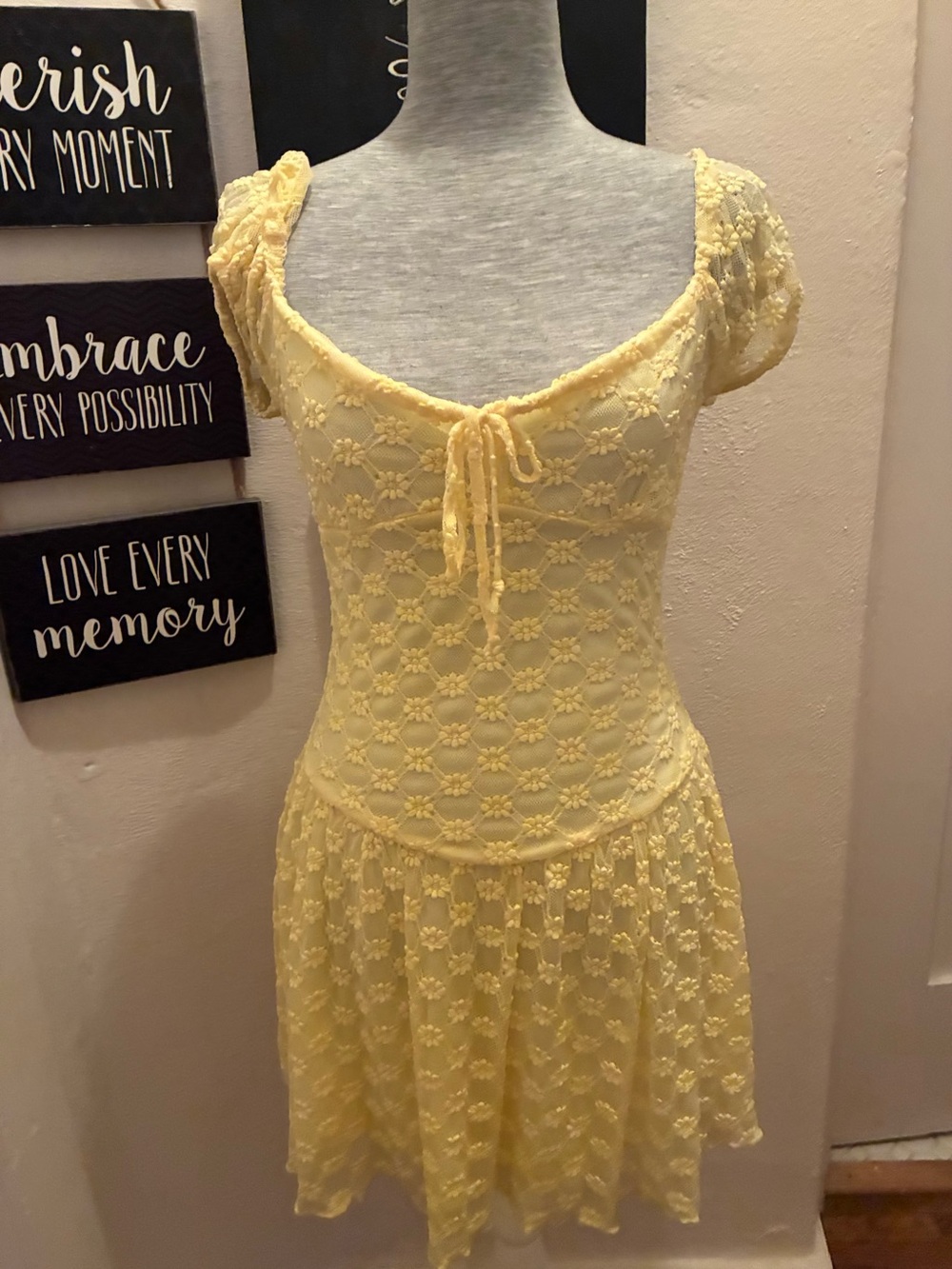 JESSICA SIMPSON Yellow Floral Lace Summer Dress -🌼